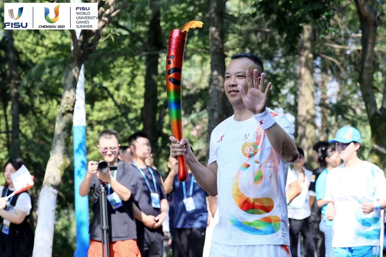 【企业新闻】喜迎大运盛会|IM电竞药业工会主席林泽虹参加成都大运会火炬传递
